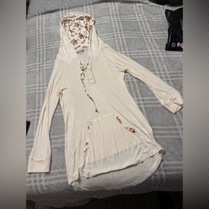 Eyeshadow Cream Hoodie with Floral Accents